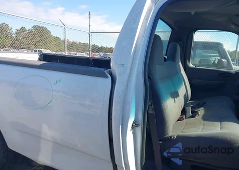 2001 Ford F-150 Xl/Xlt z USA, uszkodzony, nr VIN 2FTZF17251CA56402